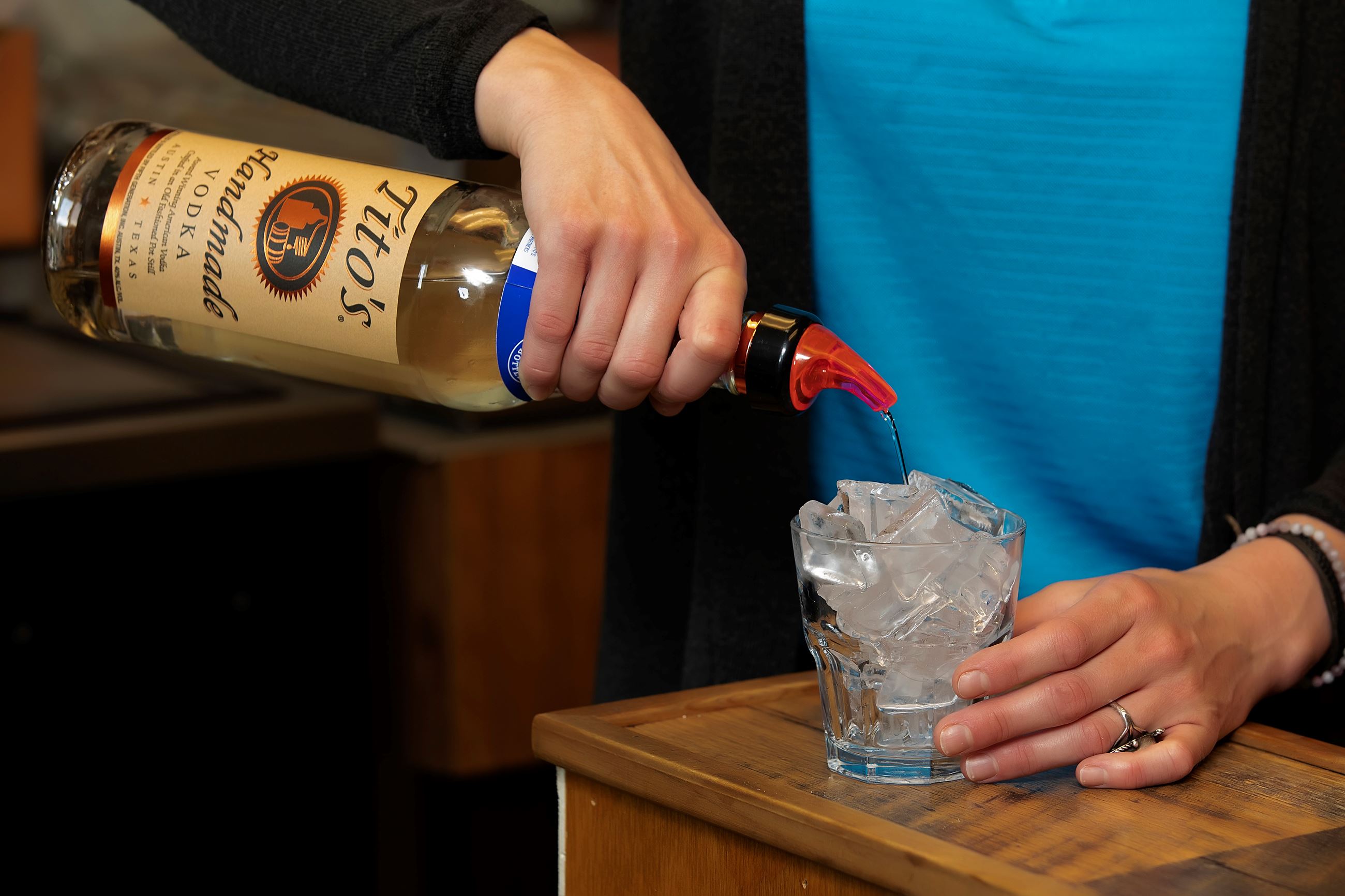 2Hands pouring alcohol at Chesapeake Hills