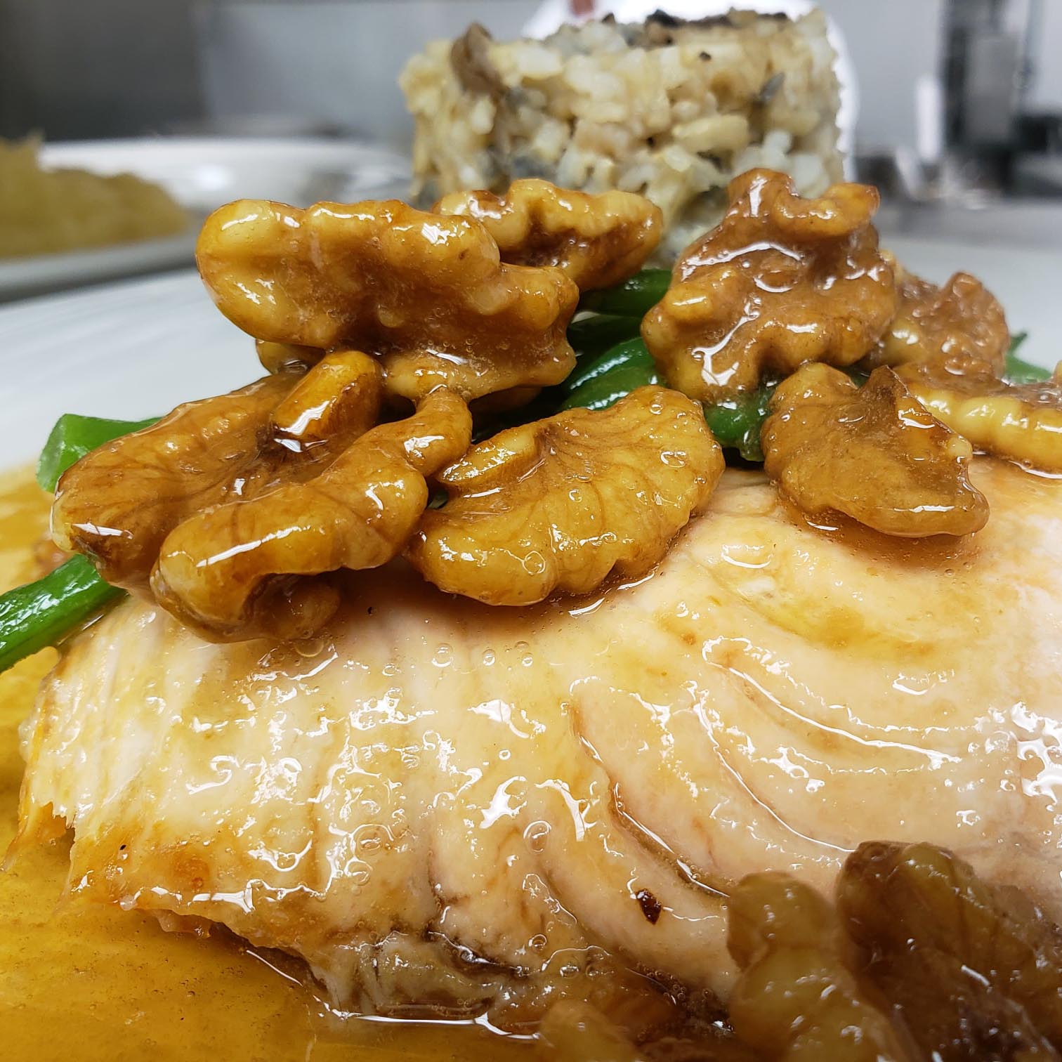 Walnut salmon and asparagus