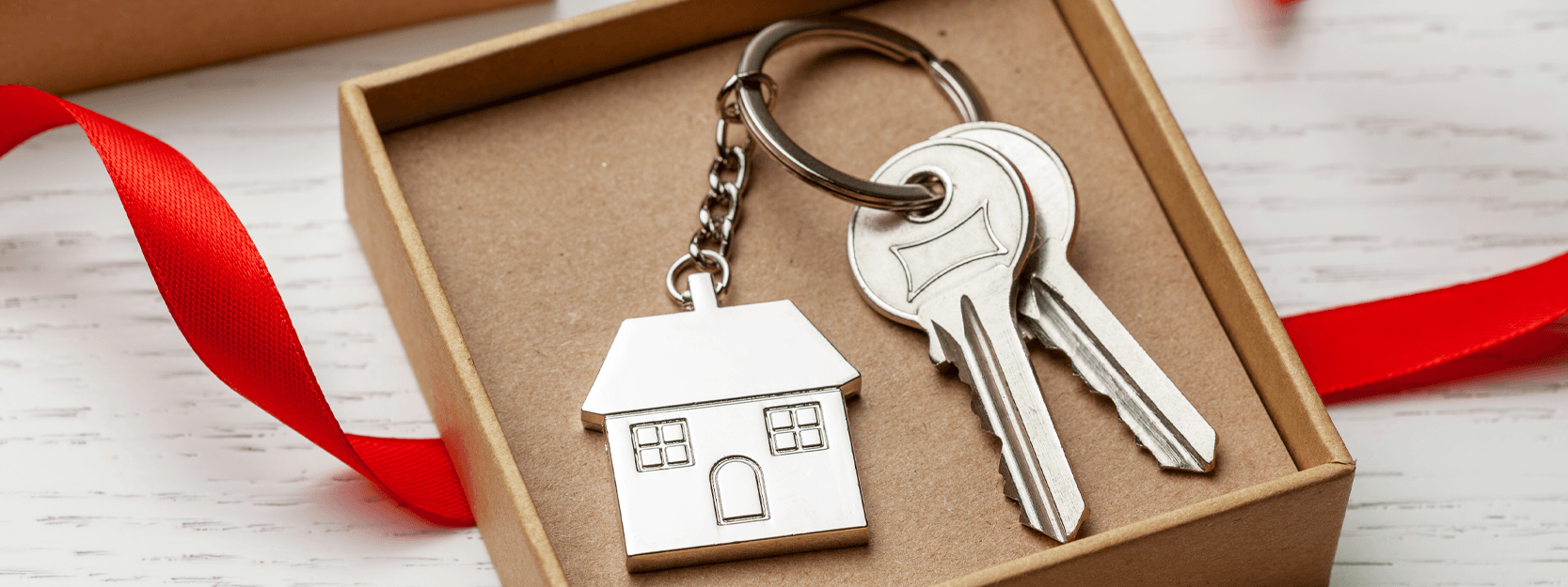 House keychain with a key in a box